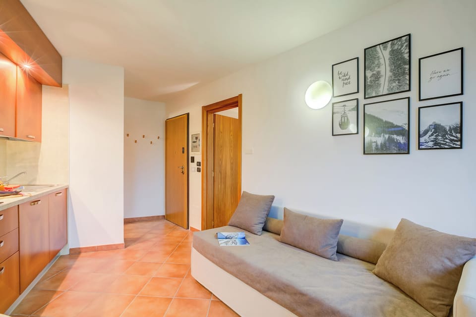 Family Apartment, Multiple Bedrooms (L' Aquila Campo Smith On The Ski) | Living area | 21-inch TV with cable channels