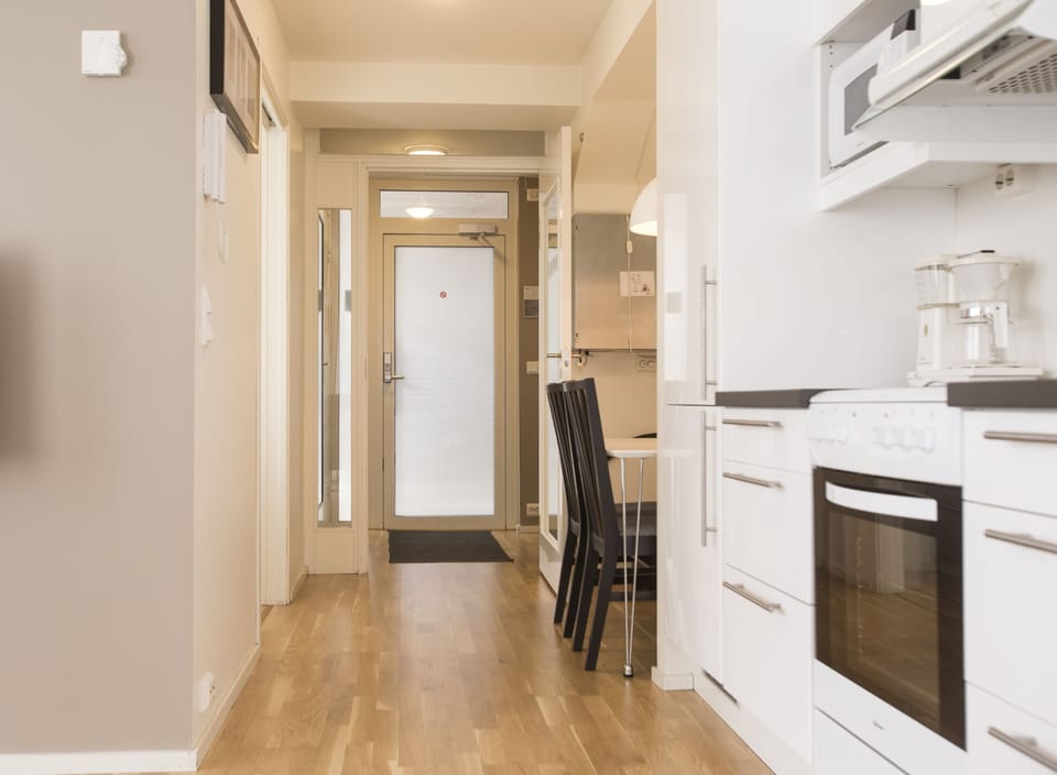 Business Apartment | Living area | 42-inch flat-screen TV with digital channels