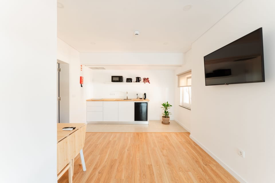 Deluxe Apartment | Private kitchen | Electric kettle