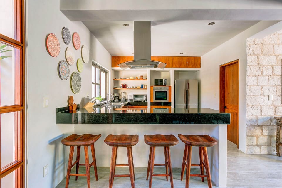 A kitchen breakfast bar with 4 seats