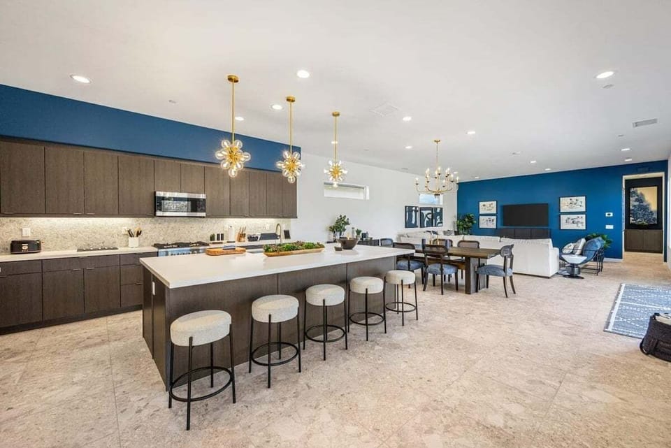 Kitchen area with a breakfast bar.