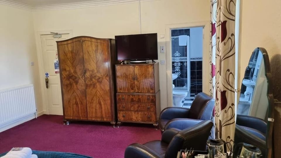 Classic Double or Twin Room, Non Smoking | Free WiFi, bed sheets