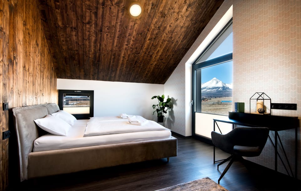 Family Cottage | In-room safe, desk, laptop workspace, blackout drapes