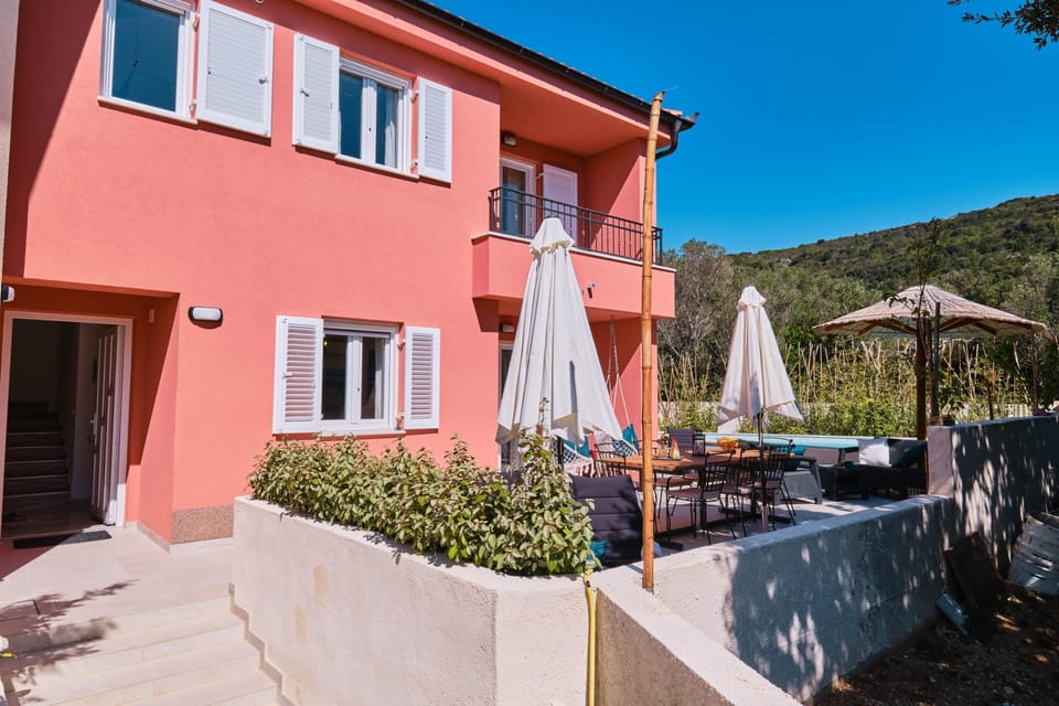 MEACres Sun patio (1)