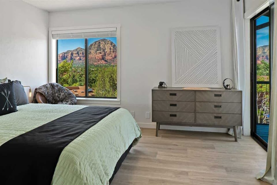 King bed and deck access