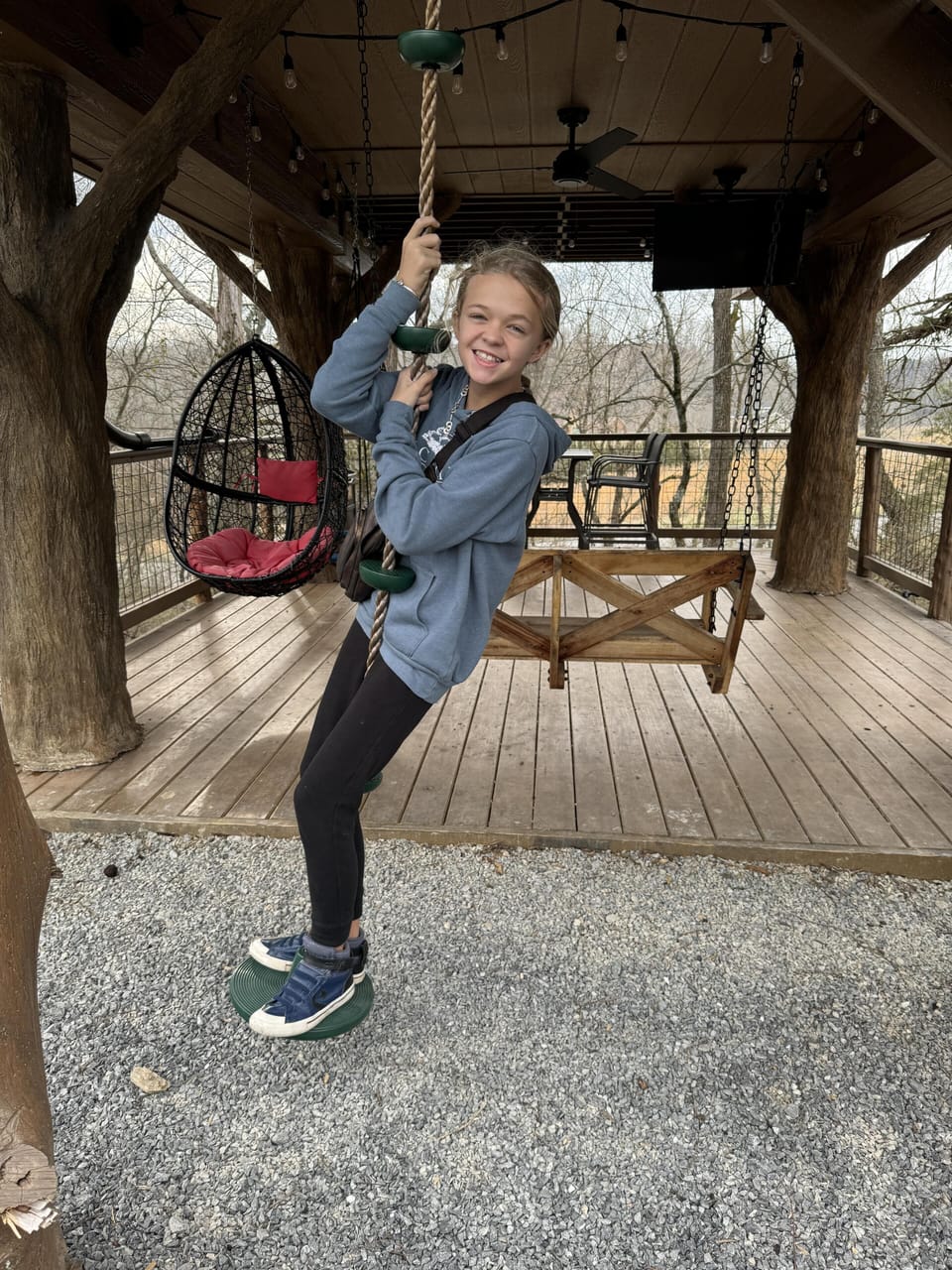 DITCH THE HOTEL/CABIN IDEA - "EXPERIENCE" A TREEHOUSE STAY - CONVENIENT TO SEVIERVILLE - PIGEON FORGE - GATLINBURG - DOLLYWOOD