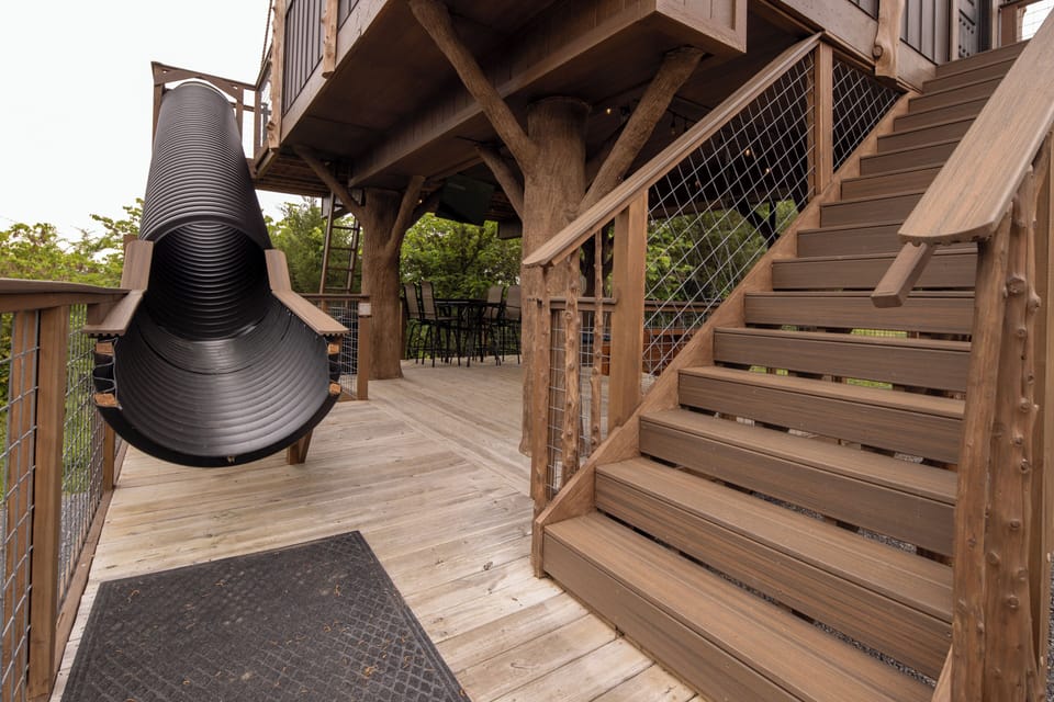 LOWER DECK - 20-FOOT SLIDE - 19TH HOLE TREEHOUSE - SANCTUARY TREEHOUSE RESORT IN THE SMOKIES
