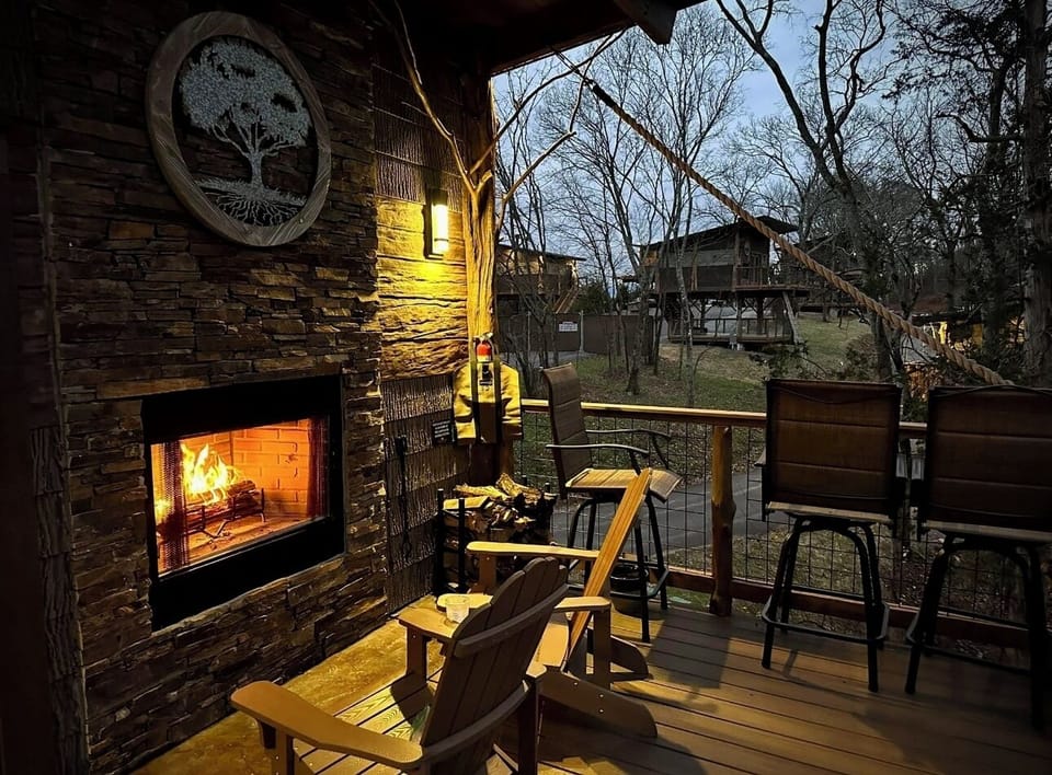 UPPER DECK - WOOD BURNING FIREPLACE - UNLIMITED FIREWOOD & FIRE STARTER KIT - OUTDOOR BLANKETS PROVIDED - BAR TOP SEATING FOR 4 - 2 ADIRONDACK CHAIRS
