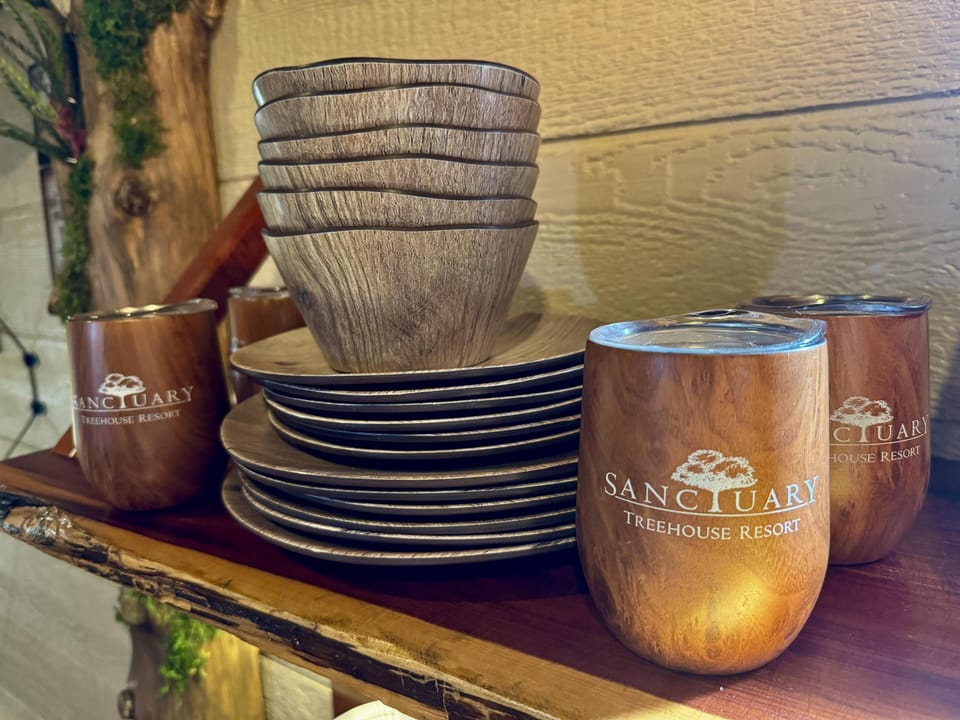 DISHES PROVIDED - EVERYTHING YOU NEED TO PULL UP, PARK & PLAY! WHY STAY IN A CABIN OR HOTEL WHEN YOU CAN BOOK A TREEHOUSE "EXPERIENCE?"