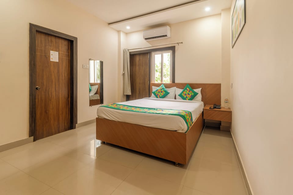 Standard Double or Twin Room, Balcony | In-room safe, desk, iron/ironing board, rollaway beds