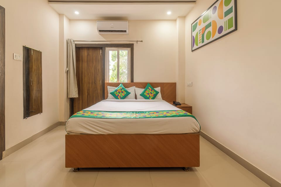 Standard Double or Twin Room, Balcony | In-room safe, desk, iron/ironing board, rollaway beds
