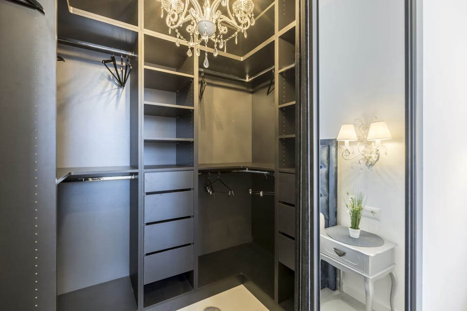 Deluxe Apartment | 2 bedrooms, in-room safe, iron/ironing board, free WiFi