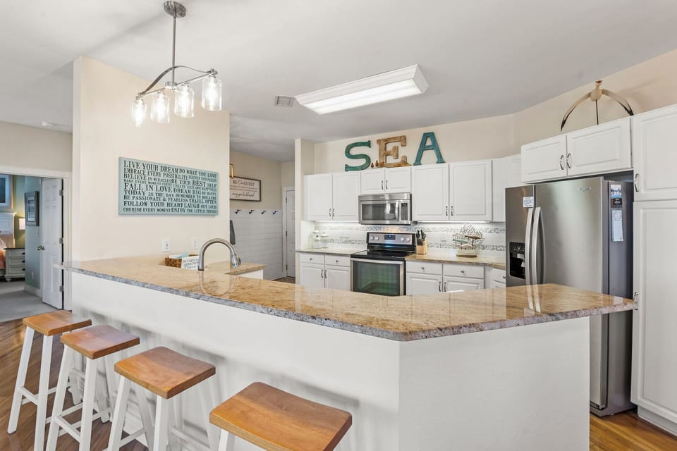 WR4O: A Pointe Of View | Kitchen