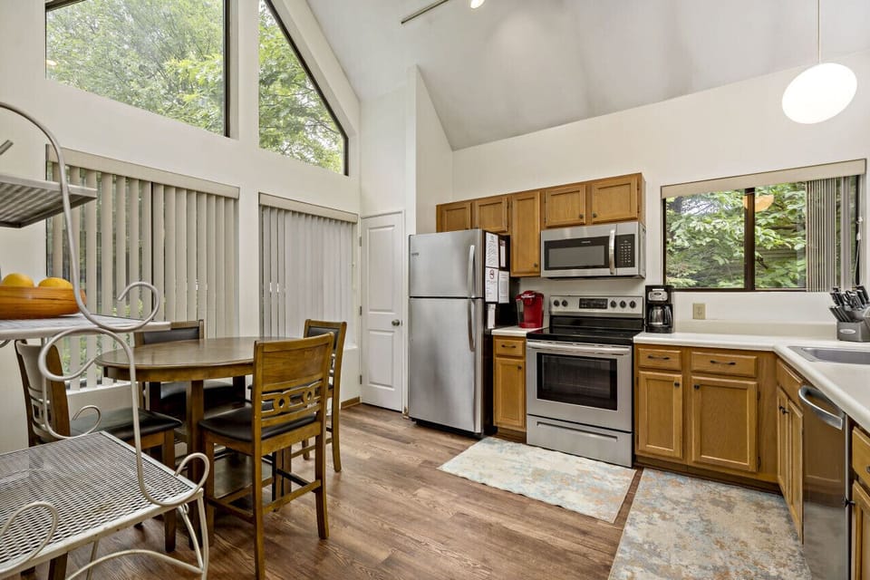 Large eat-in fully equipped kitchen to cook up your favorite meals!