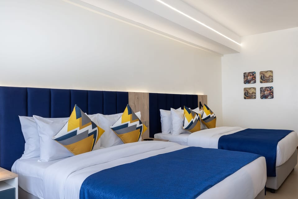 Deluxe Room | 1 bedroom, in-room safe, desk, blackout drapes