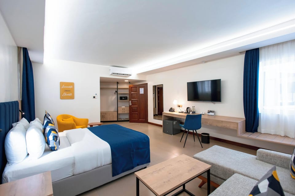 Deluxe Room | Living area | 43-inch Smart TV with digital channels