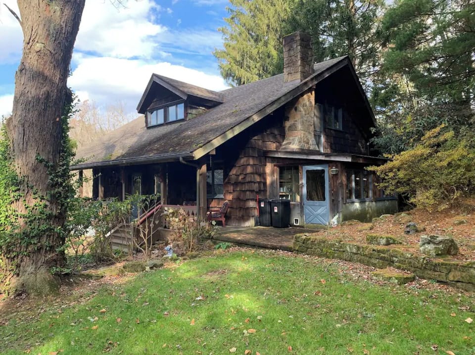 It's 7.5 miles to 7 Springs, 10 minutes to Fallingwater & 15 minutes to Ohiopyle