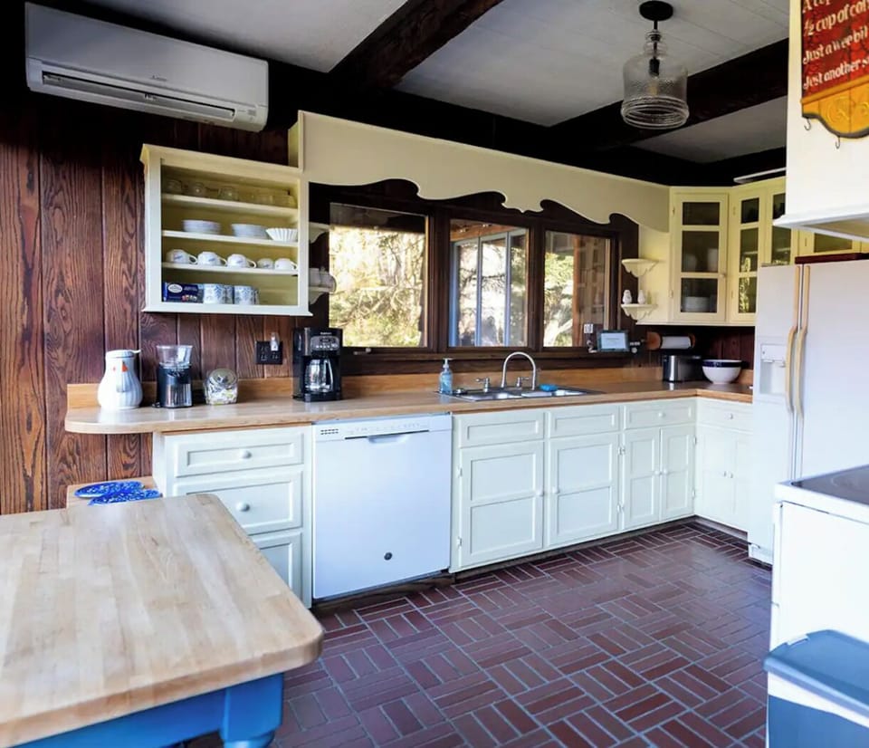 Guests can create wonderful meals in this well equipped kitchen.