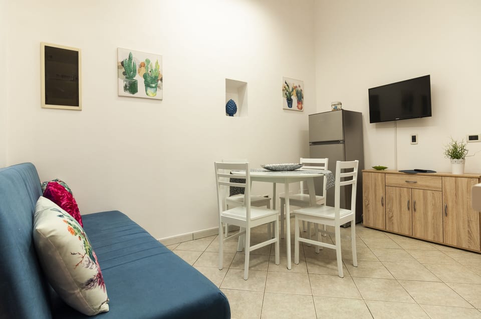 Basic Apartment | Living area