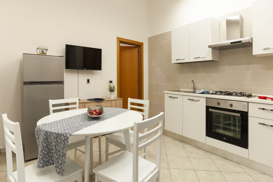 Basic Apartment | Private kitchen | Toaster