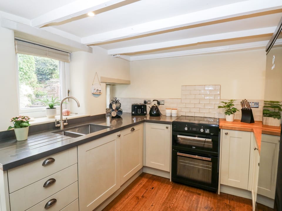 Fridge, dishwasher, cookware/dishes/utensils