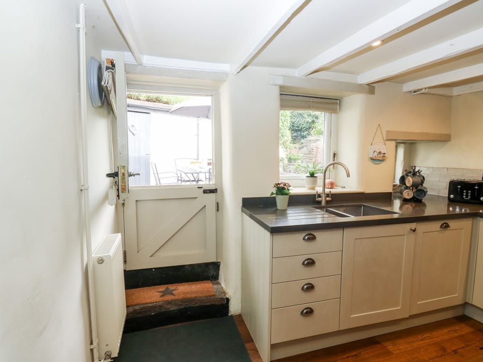 Fridge, dishwasher, cookware/dishes/utensils