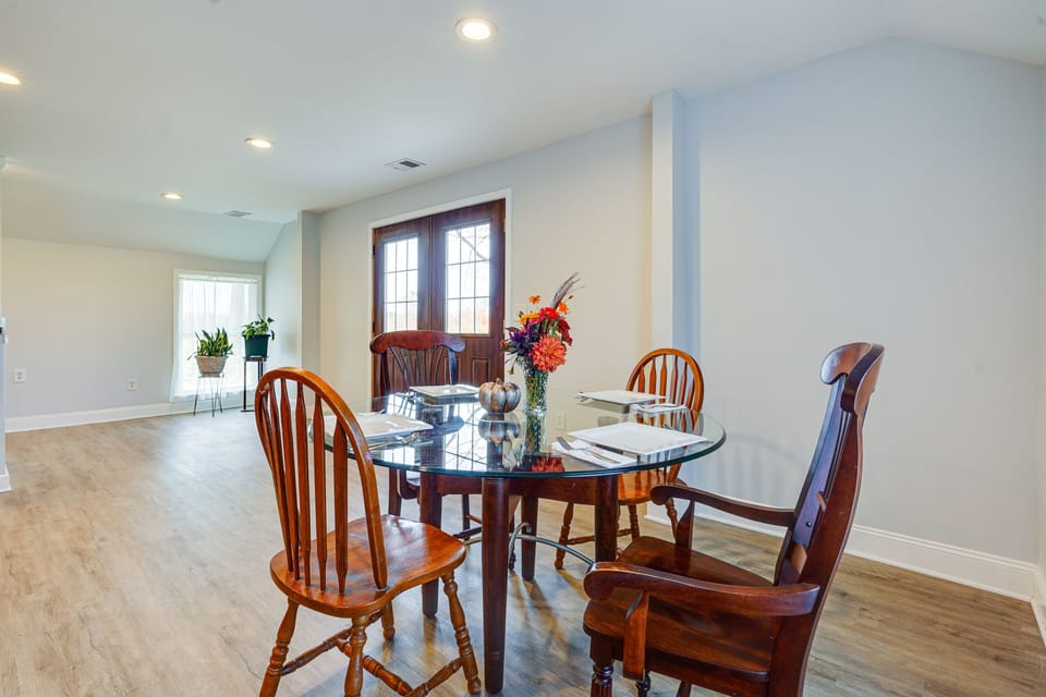 Dining Area | Dishware/Flatware Provided