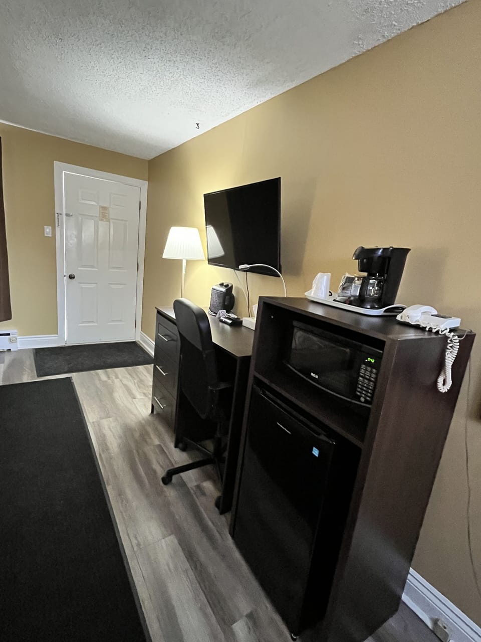Deluxe Double Room, 2 Double Beds, River View | Individually decorated, individually furnished, desk, blackout drapes
