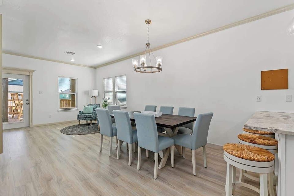 Dining and Bar Area