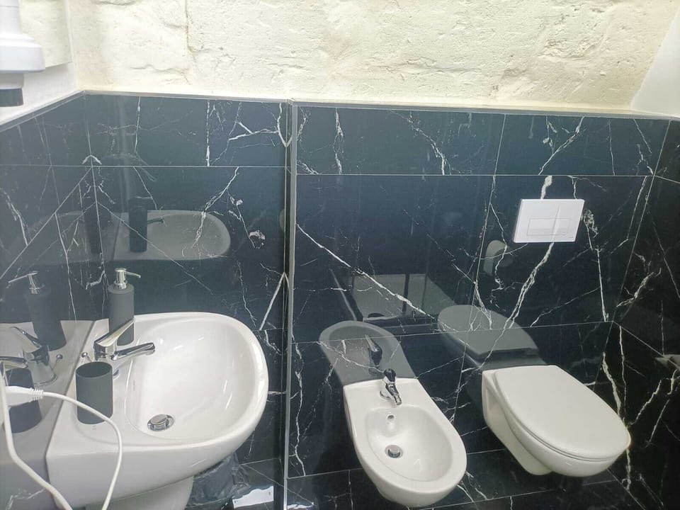 Deluxe Room | Bathroom