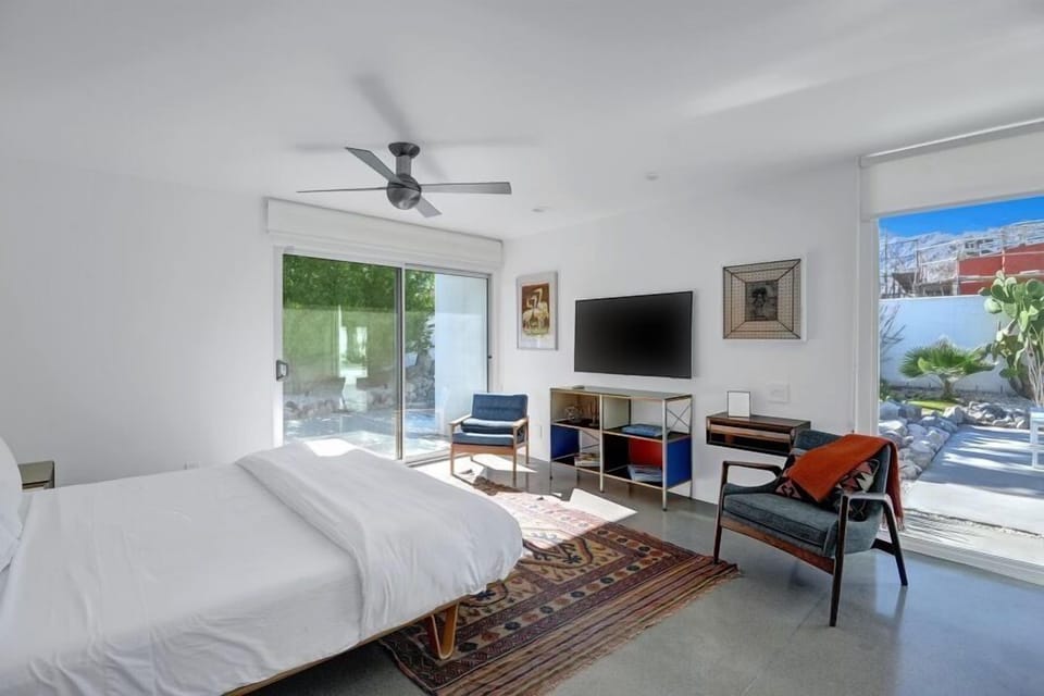 House | 2 bedrooms, iron/ironing board, free WiFi