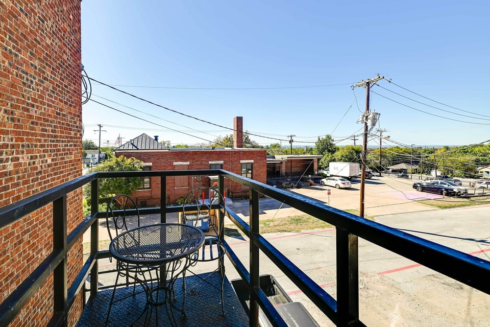 Shared Balcony | 2nd-Floor Studio Apartment