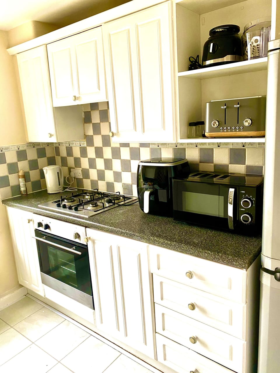 Apartment | Private kitchen | Fridge, microwave, oven, stovetop