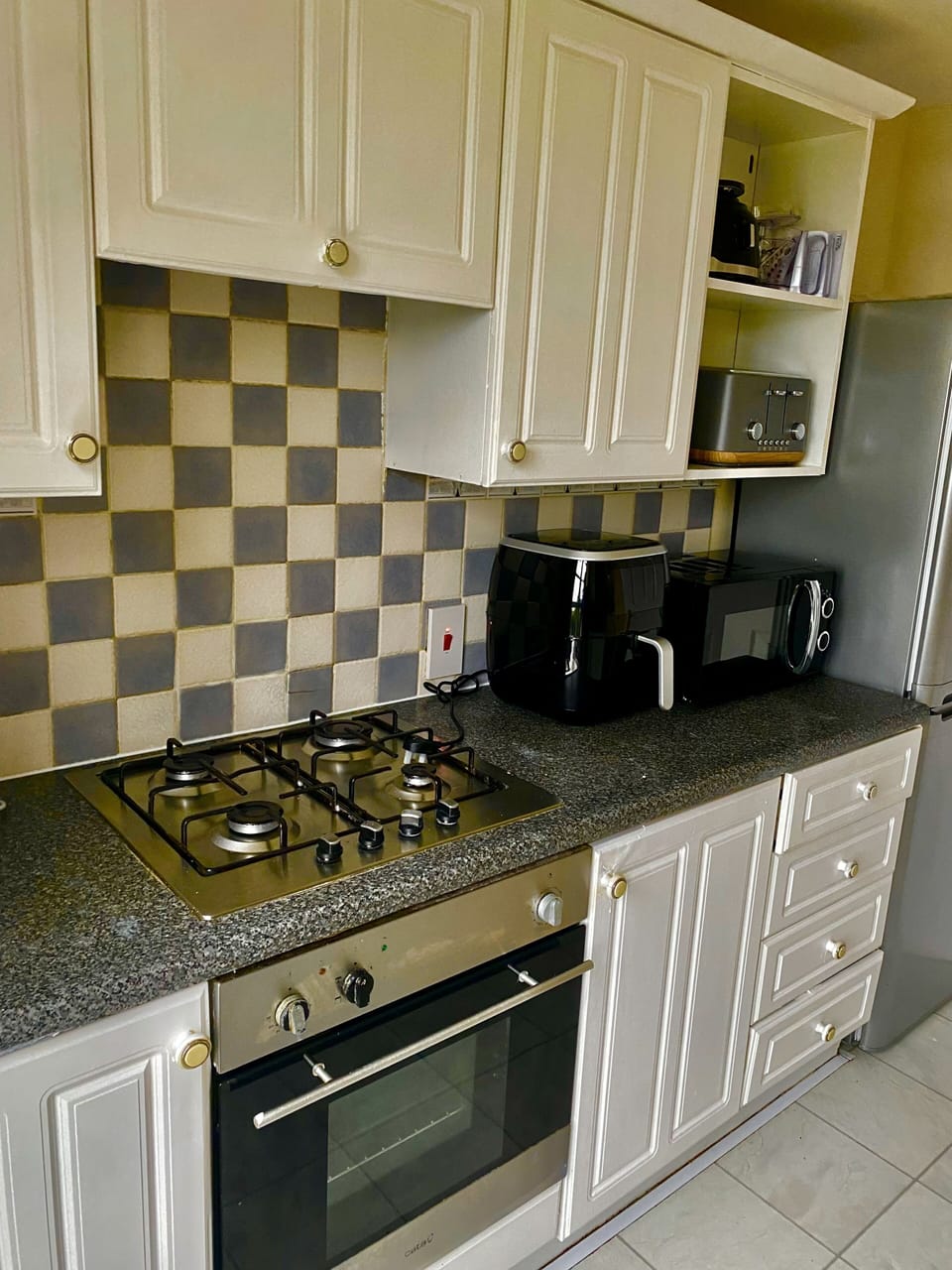 Apartment | Private kitchen | Fridge, microwave, oven, stovetop