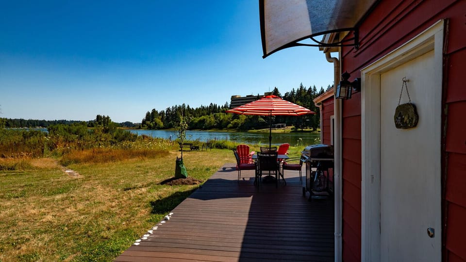 Gorgeous views of our little bay, in Dyes Inlet. A bird lover's paradise! 