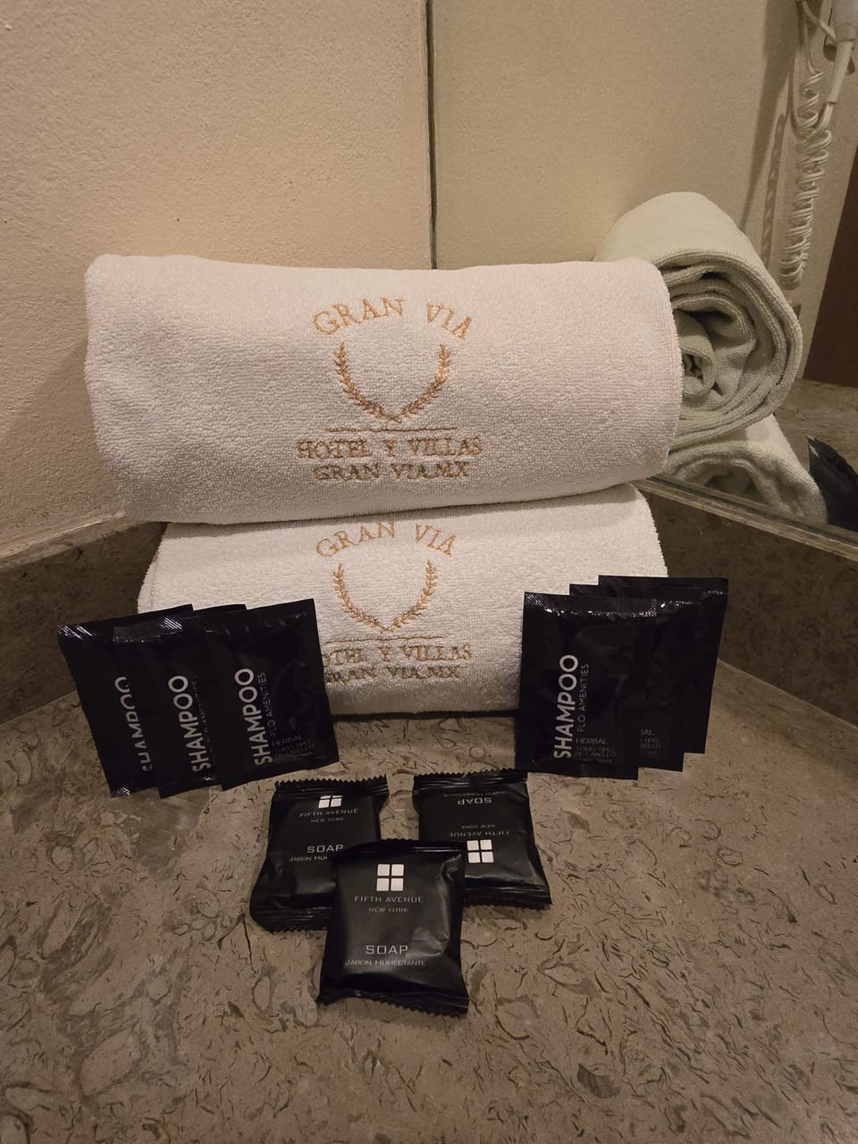 Comfort Triple Room | Bathroom | Shower, towels, soap, shampoo