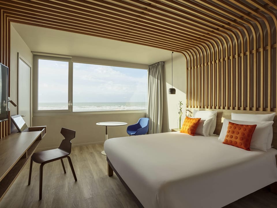 Superior Room, 1 Queen Bed, Sea View | Minibar (some free items), in-room safe, desk, blackout drapes