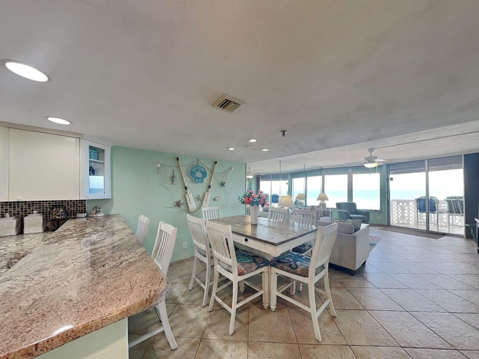 Condo (2 Bedrooms) | Property amenity