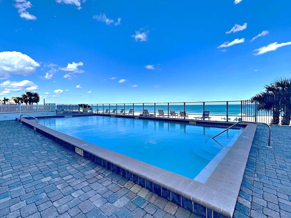 Condo (2 Bedrooms) | Property amenity