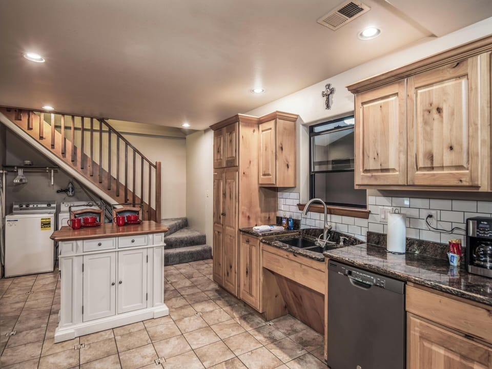 House (4 Bedrooms) | Property amenity