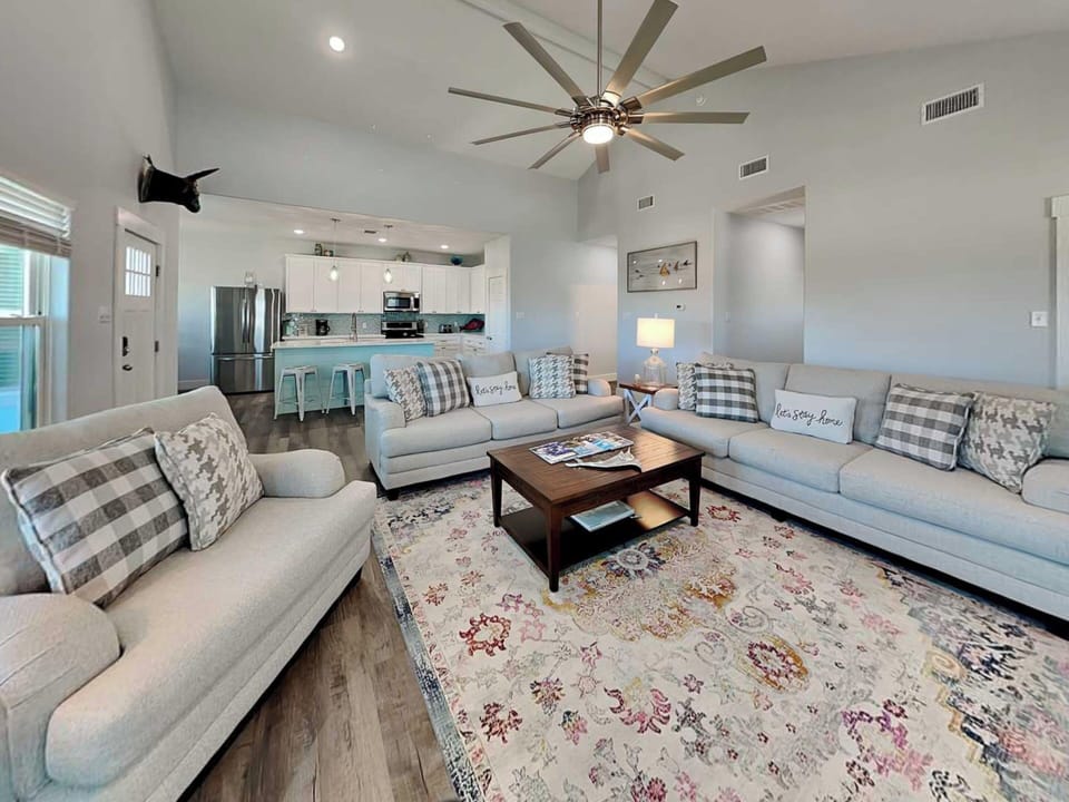 House (3 Bedrooms) | Property amenity