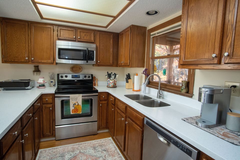 Easily prepare home cooked meals in this fully stocked kitchen.