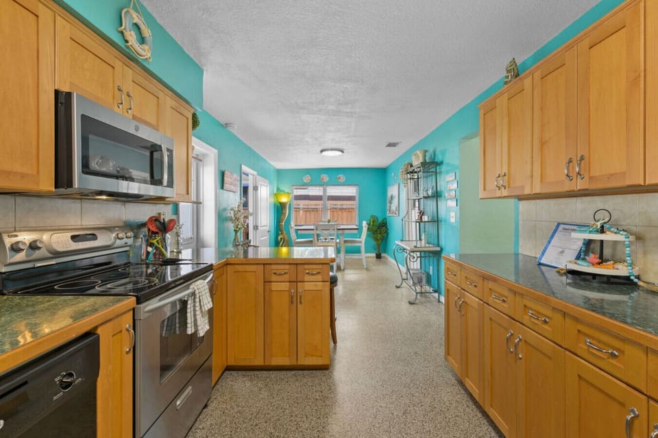 Kitchen with dishwasher