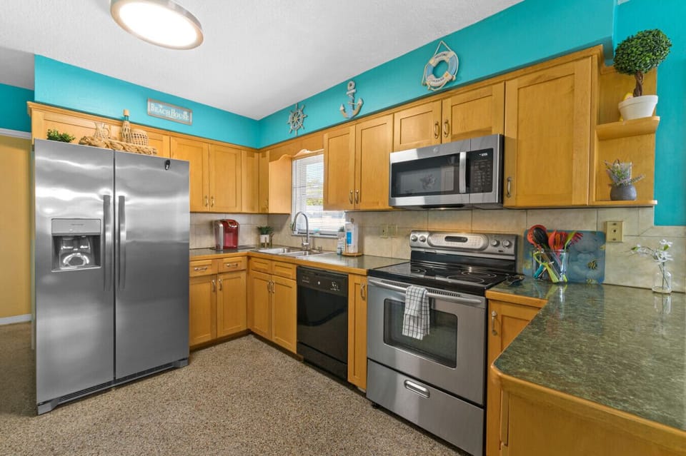 Kitchen with dishwasher