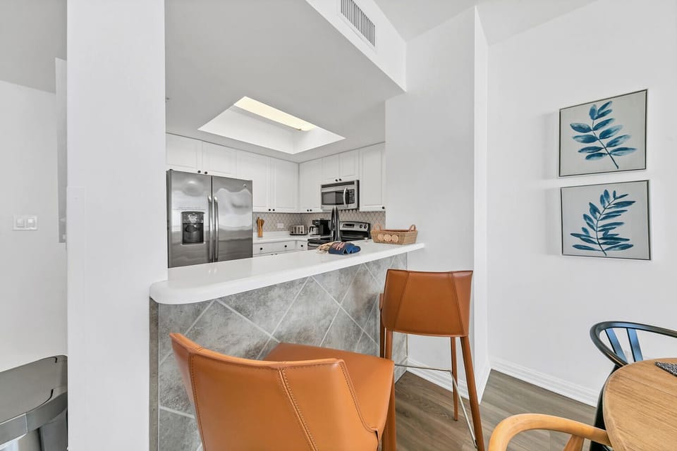 Kitchen Bar
