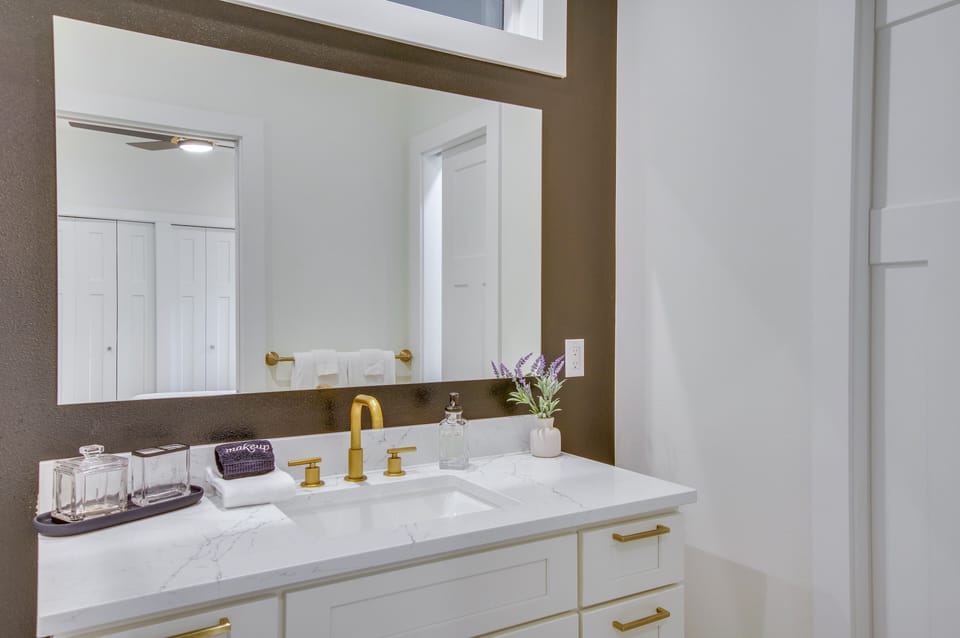 En-Suite Bathroom | Towels Provided