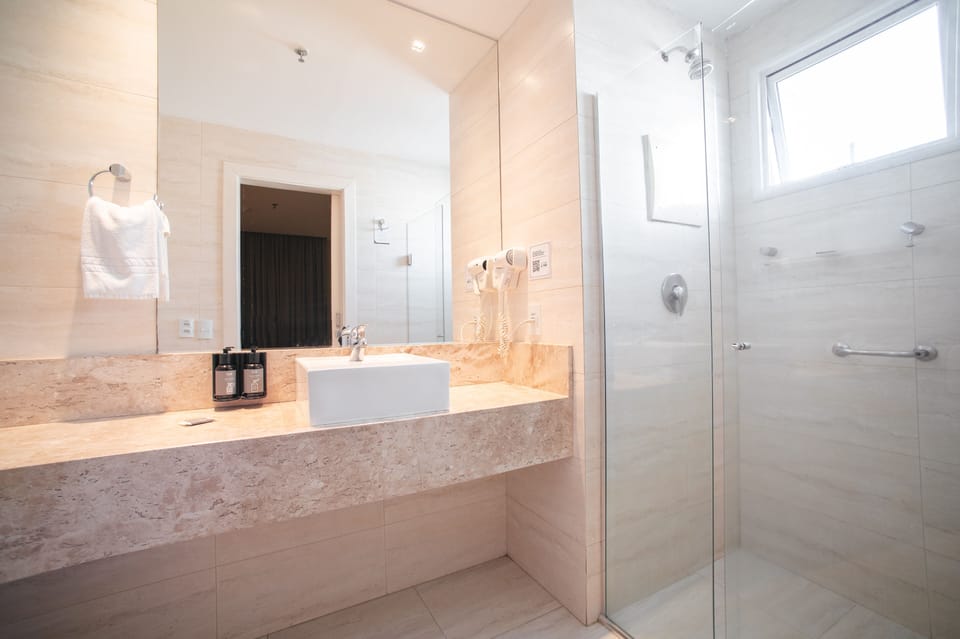 Superior Double Room | Bathroom | Hair dryer, bidet, towels