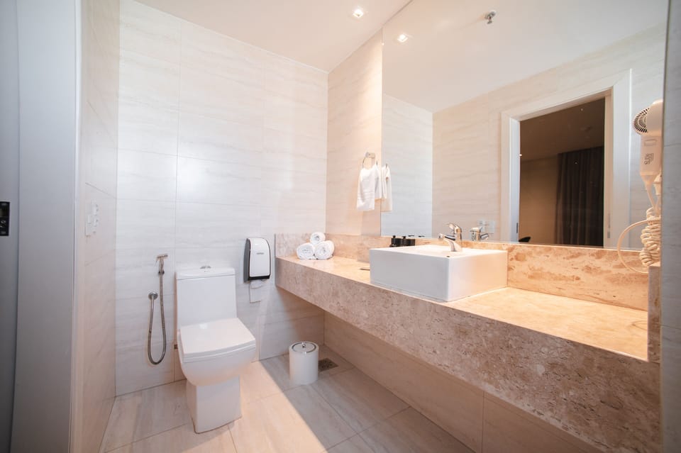 Superior Double Room | Bathroom | Hair dryer, bidet, towels