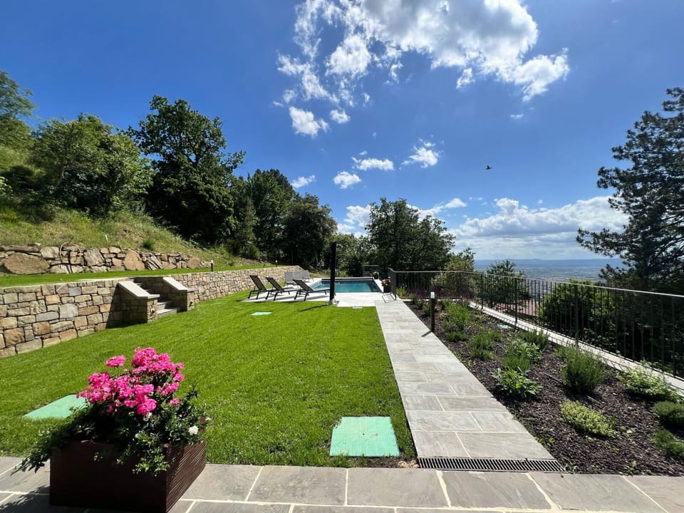 Garden, Lawn, Landscaping, Swimming Pool, Backyard, Shade, Yard, Flagstone, Park, Walkway