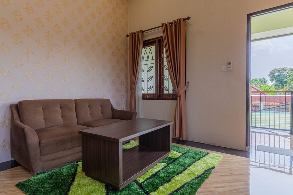 Deluxe Double Room | Living area